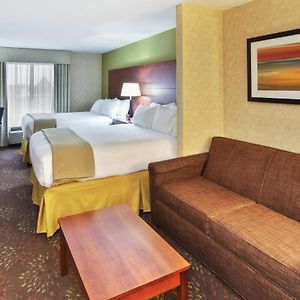 Queen Suite Two Queen Beds Sofa Bed